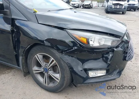 2017 Ford Focus Se z USA, uszkodzony, nr VIN 1FADP3FE5HL316446